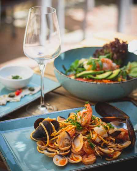 배낭 여행자를 위한 유럽 소도시 현지 음식 관련 사진