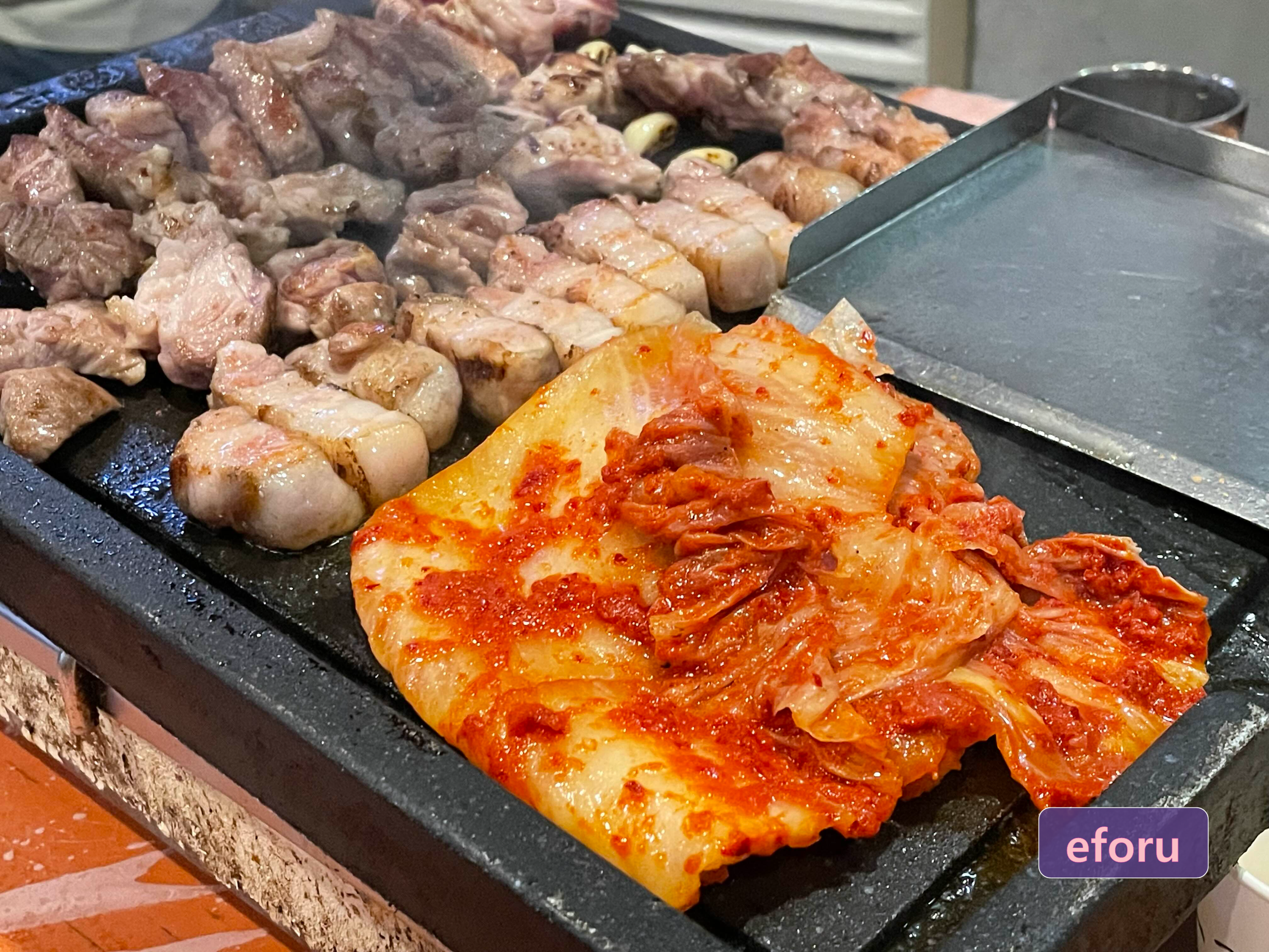 하남돼지집 모둠한판과 김치