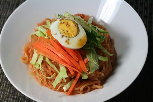 Jjolmyeon Recipe and Calorie Information