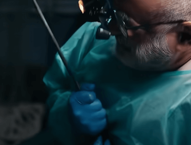 탈출을 시도하는 그녀1