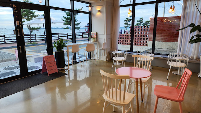 제부도 바다앞 카페 '카페 이니씨오'