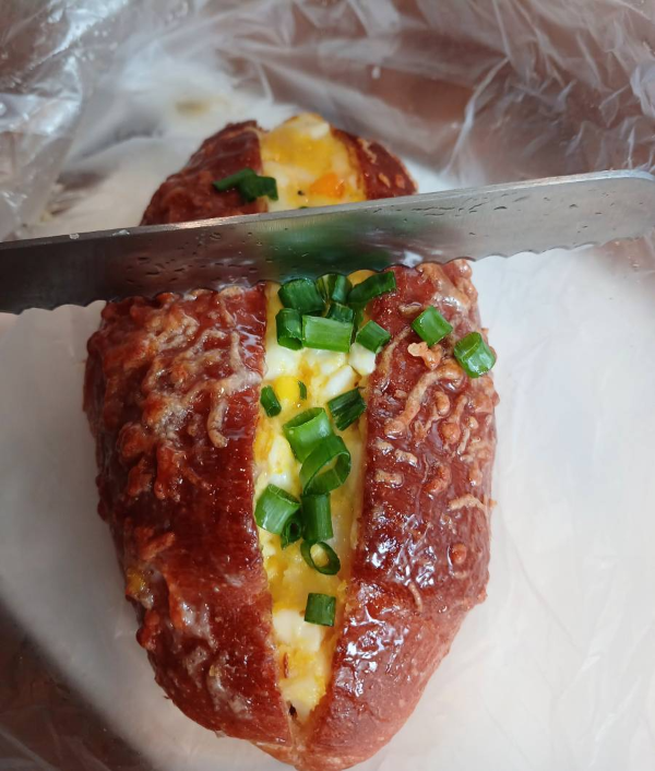 안스베이커리 에그소금빵 커팅