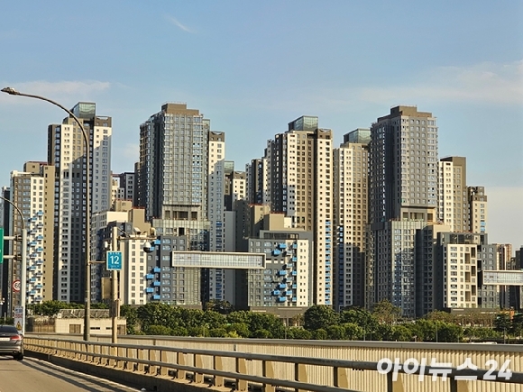 서울 서초구 반포동 일원 &#39;래미안 원베일리&#39; 전경. [사진=김서온 기자]