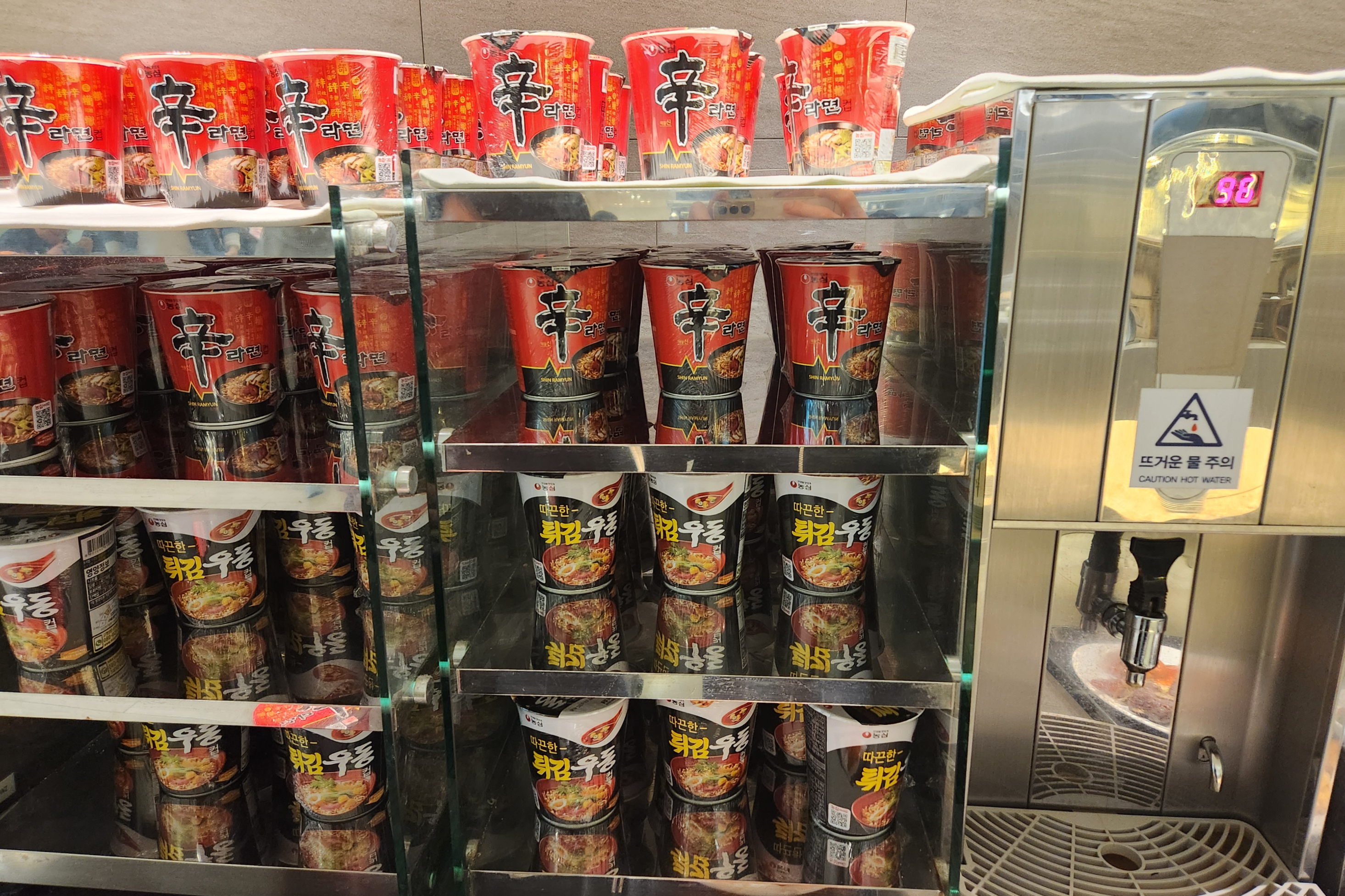 인천공항 대항항공 라운지 컵라면