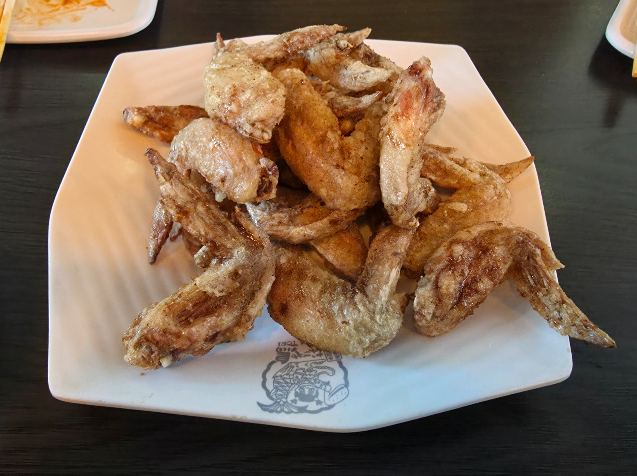 나고야토리, 닭날개 튀김 요리다.