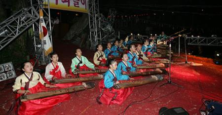 함안 공식 홈페이지 낙화축제 관련 사진입니다.