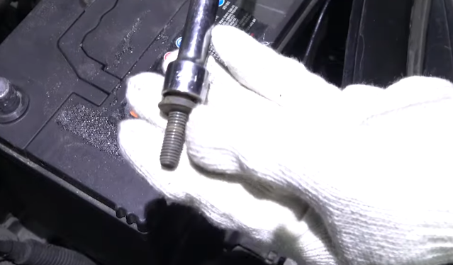 자동차-배터리-거치대-볼트