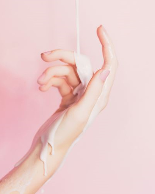 꼼꼼 세안 후 보습하는 사진