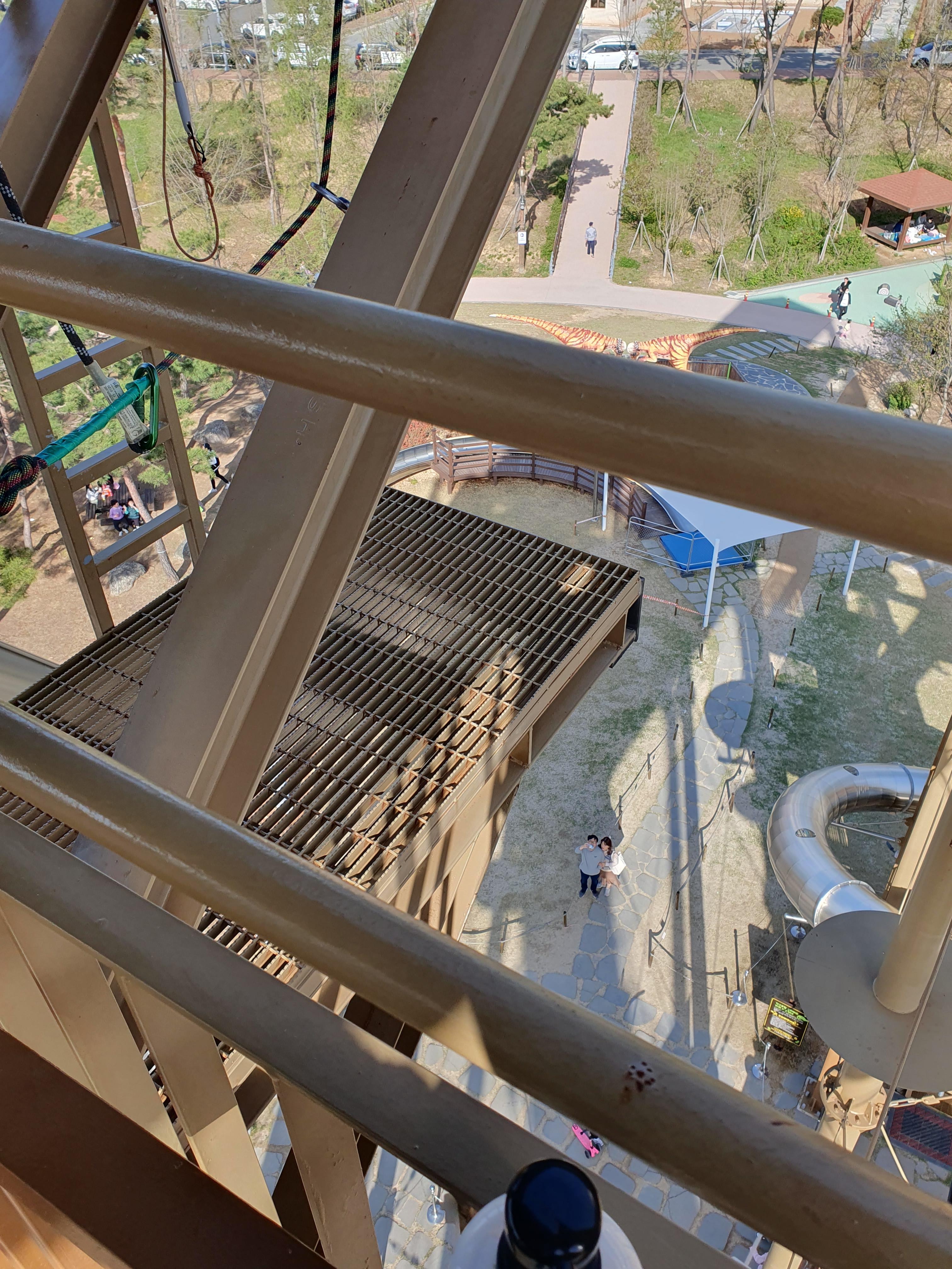 아무리 봐도 스카이 점프대 높이가 아찔함!