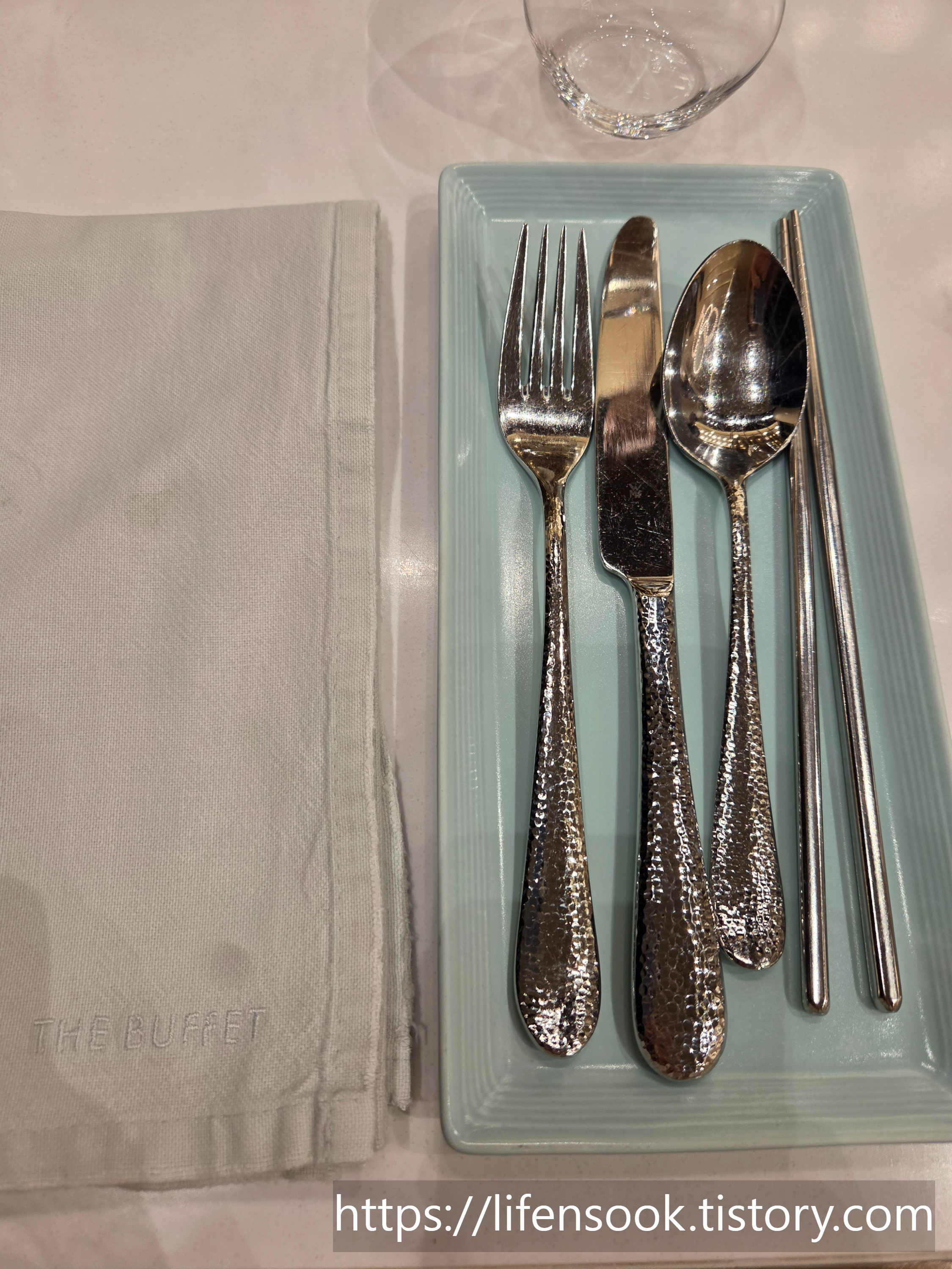 비스타 워커힐 서울 더뷔페 기본 테이블 세팅 2