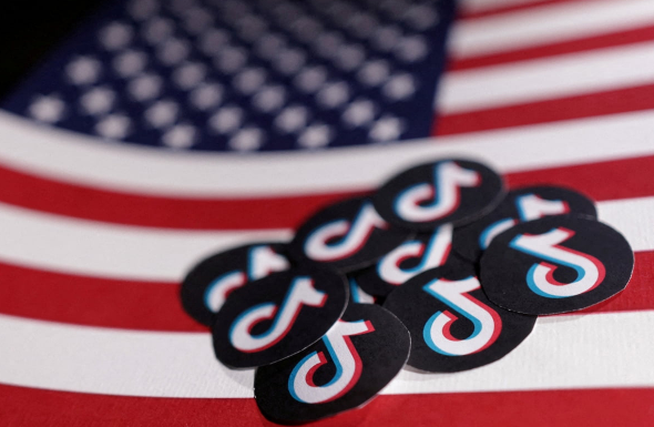 도널드 트럼프 미국 대통령이 중국의 SNS인 틱톡의 매각에 4개 컨소시엄이 참여했다고 밝혔다.