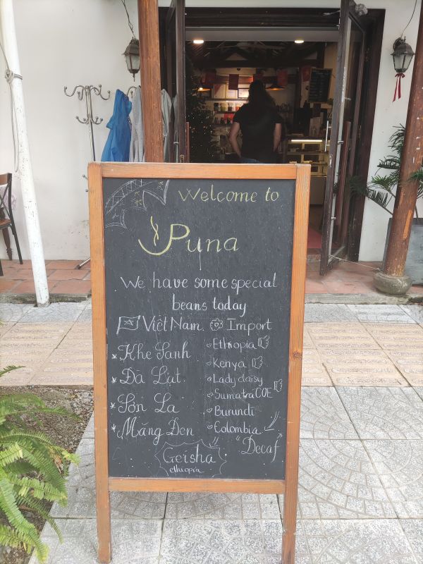 다낭 안트엉 푸나 커피 앤 케이크 카페 외관 입구