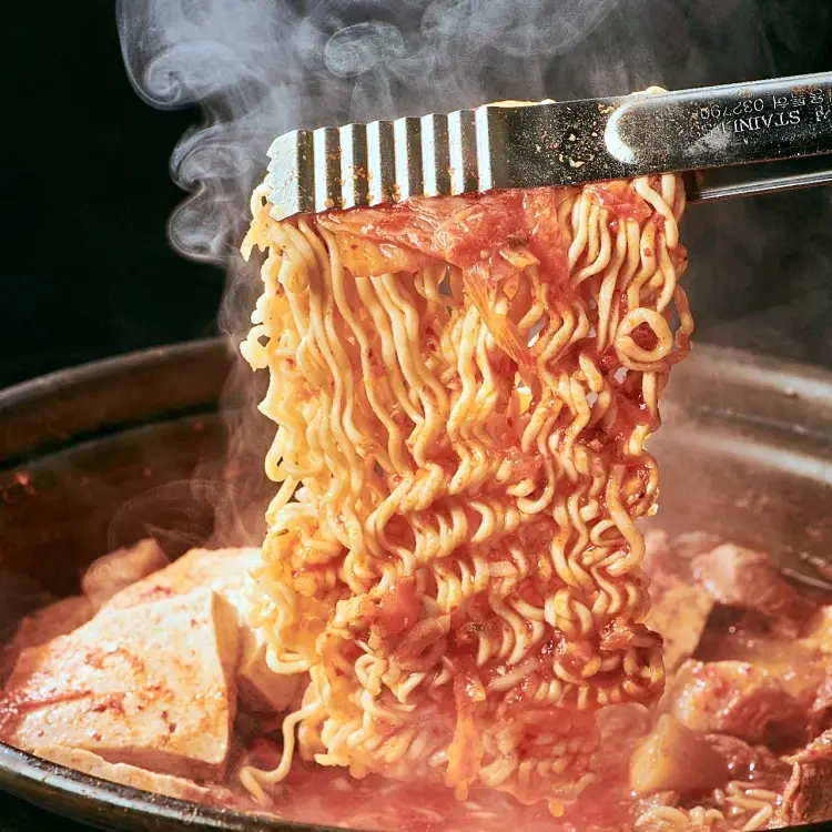 돈 잘버는 젊은사장 만인의 입맛을 사로잡은 4분 30초 김치찌개 맛있는 식당 봉천동 낙성대역 맛집 서장훈 주우재 추천 소개