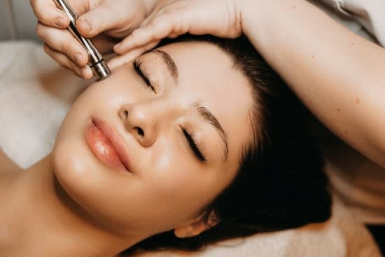 미세 박피술(Microdermabrasion): 개요, 효과, 및 주의사항