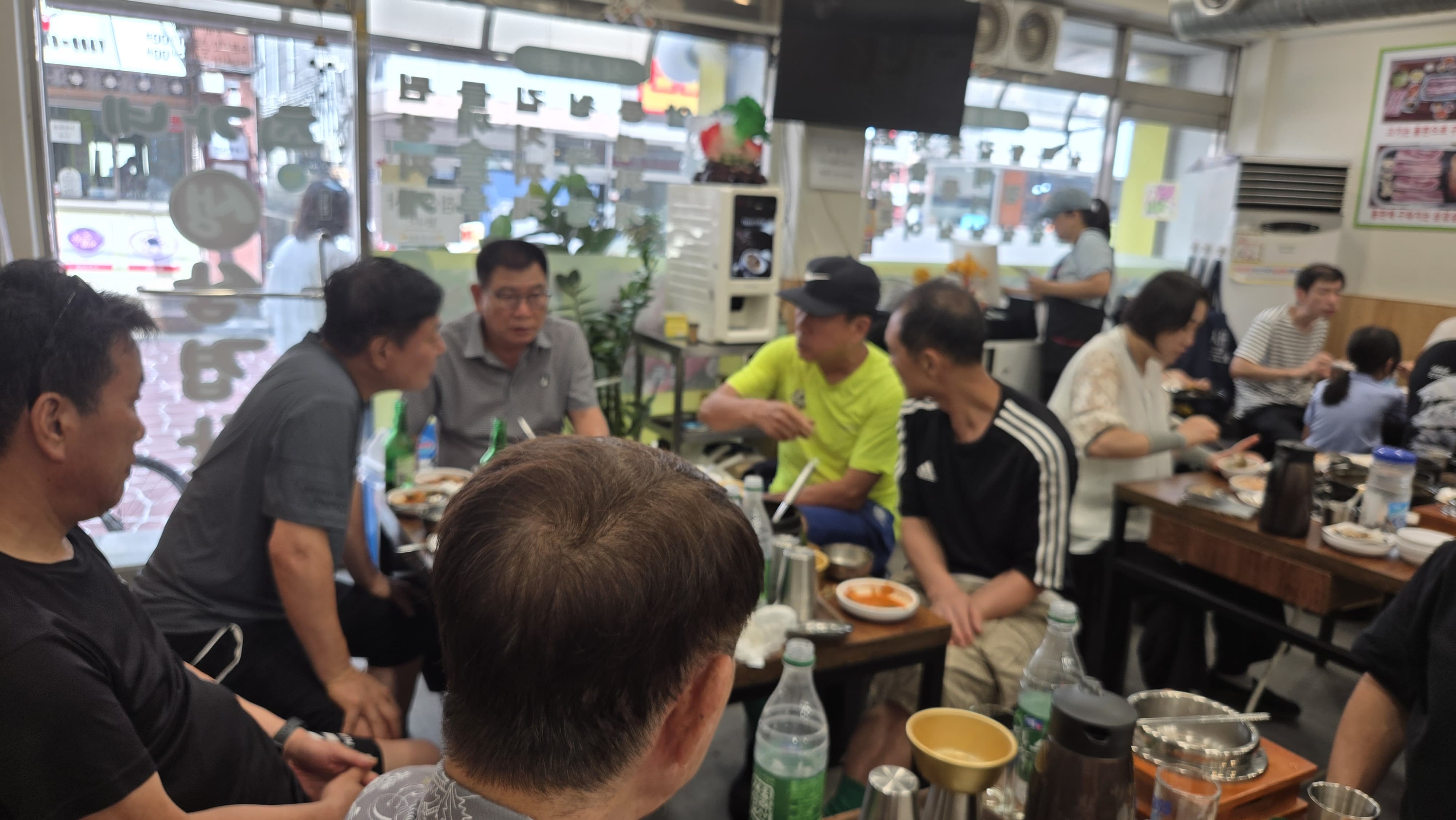 공을 차는 즐거움도 있지만&amp;#44; 일요일 아침마다 반갑게 만날 사람들이 있다는 사실이 더 소중