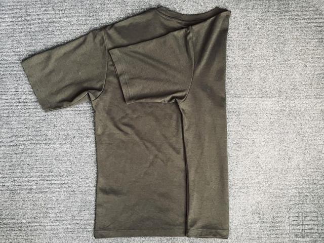 반소매 티셔츠 접는법 옷가게 방식