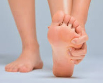 발 통증의 주요 원인 : 신발