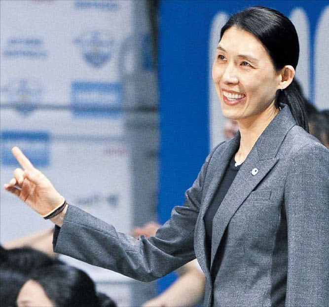 우리은행 여자농구단 전주원 감독 전격 선임