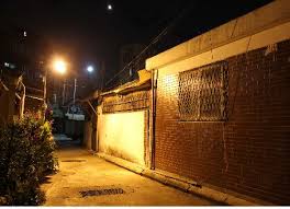 오래된 골목길의 빛 반사·조도 변화 24시간 기록