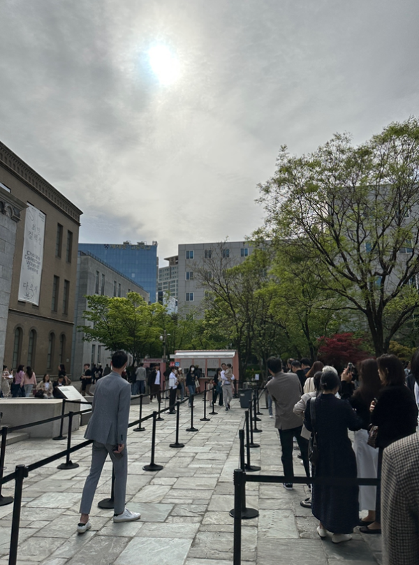 에드워드-호퍼-전시-대기줄