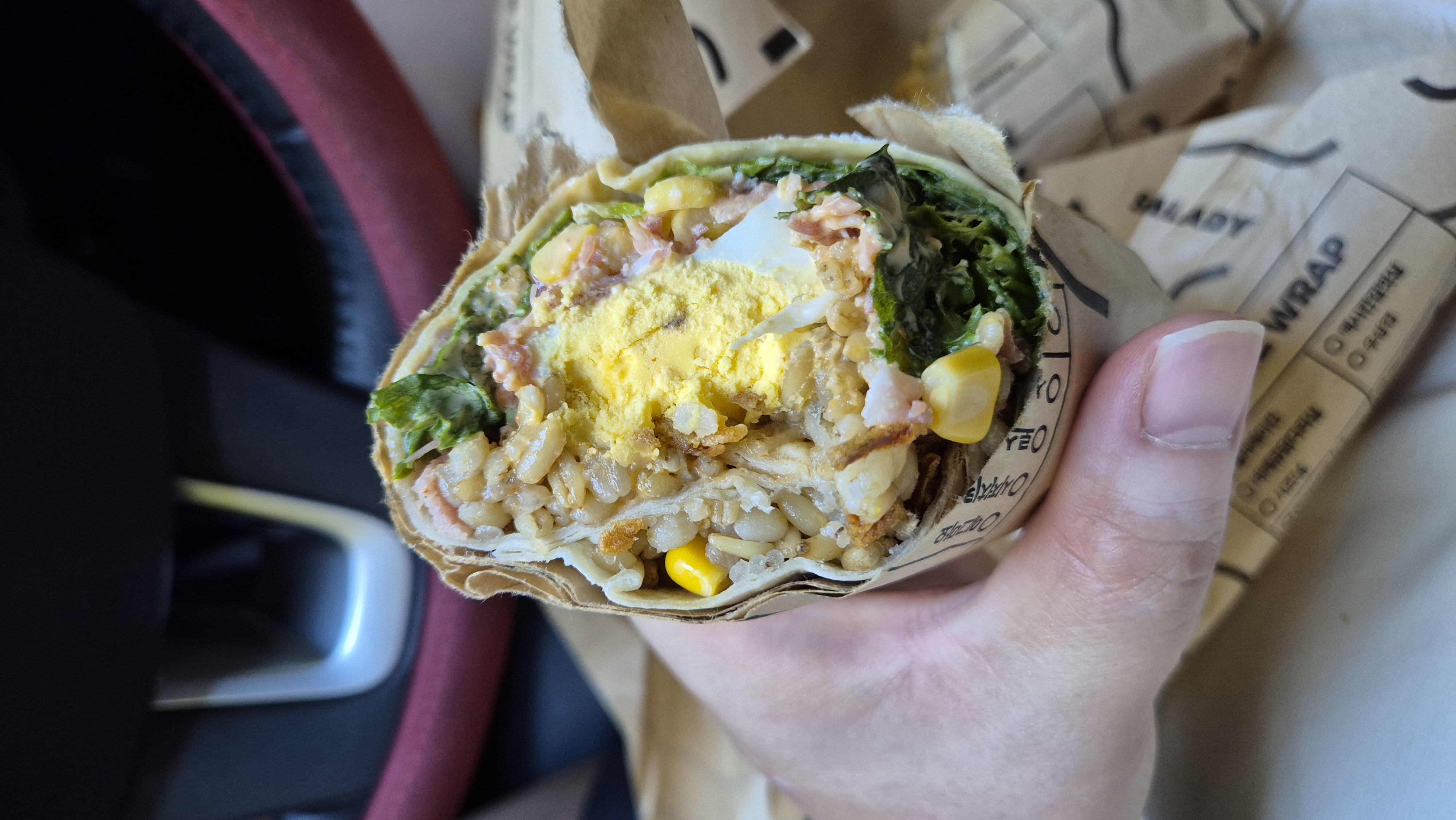 통곡물이 많이 들어간 칠리베이컨 곡물랩