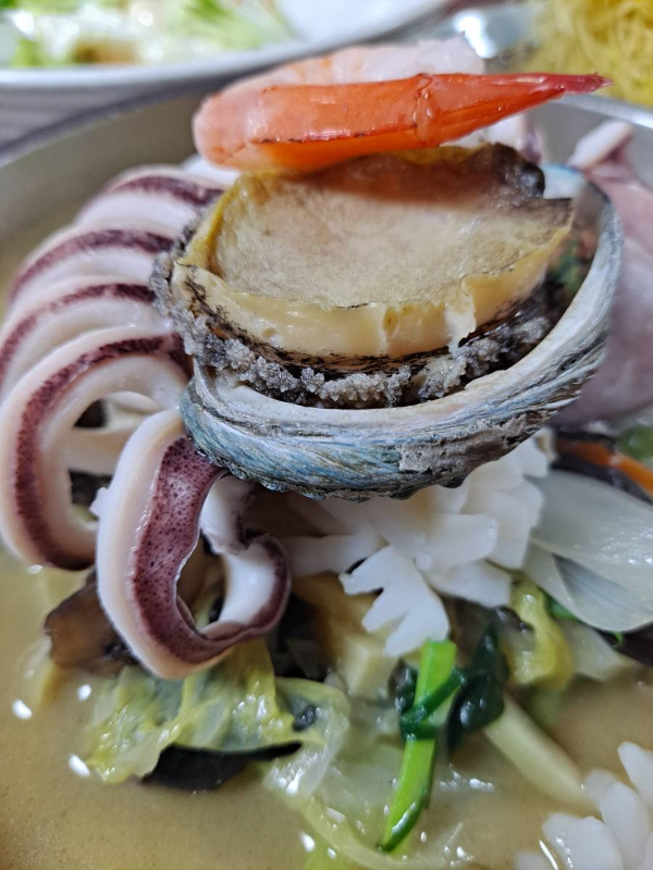 백짬뽕 각종해산물 비주얼