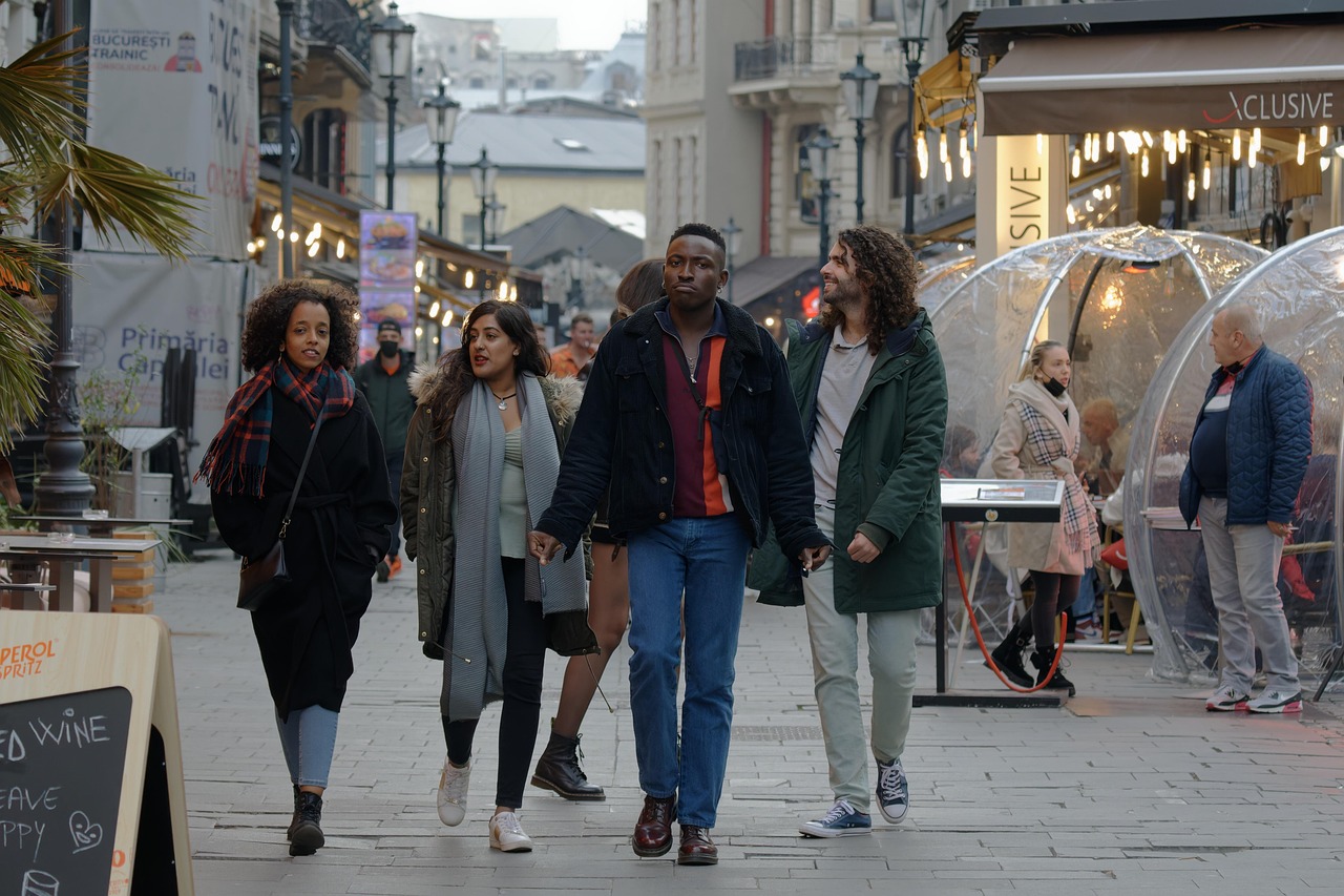 길을 걷는 사람들