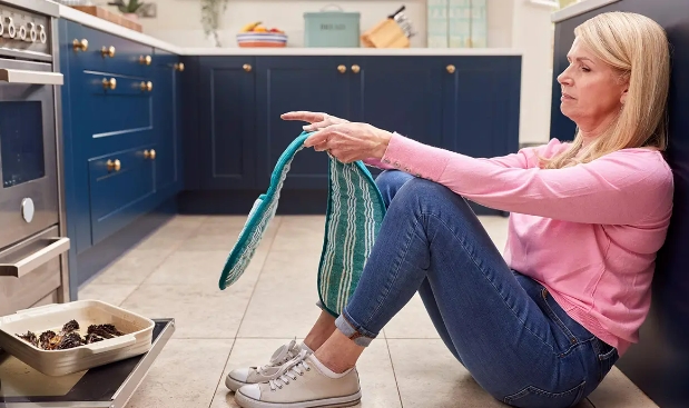 젊은 치매?...더 이상 고령자의 영역만 아냐 Uncovering the Hidden Risks of Young-Onset Dementia