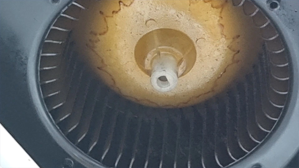 환풍기 날개 안전핀 제거 모습