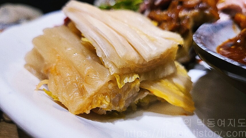 족이맛있는-사또족발-절인-배추