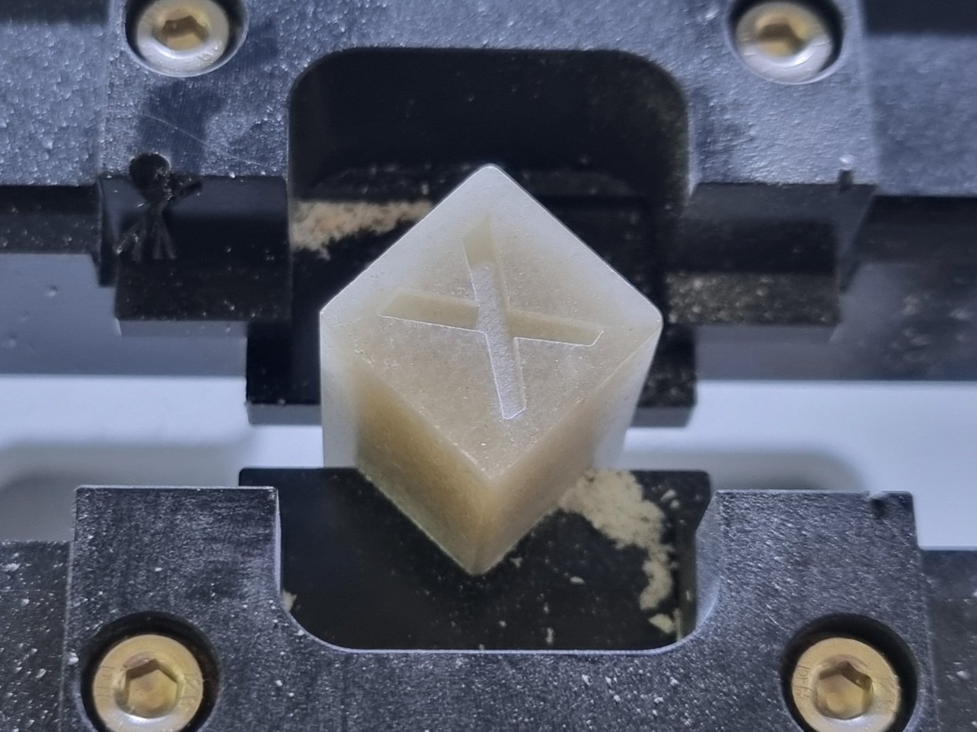 돌에 룬 기호 게보를 팠음 /by Sa-ha