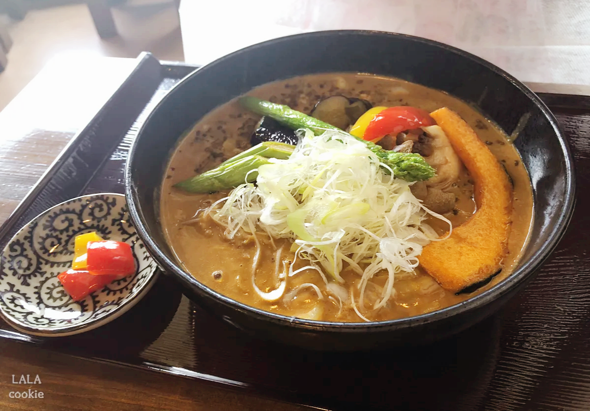 후쿠오카-유후인-카레우동-맛집-메뉴-계절야채