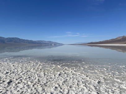 아름다운 소금 사막을 볼 수 있는 배드 워터 배진(Badwater Basin)