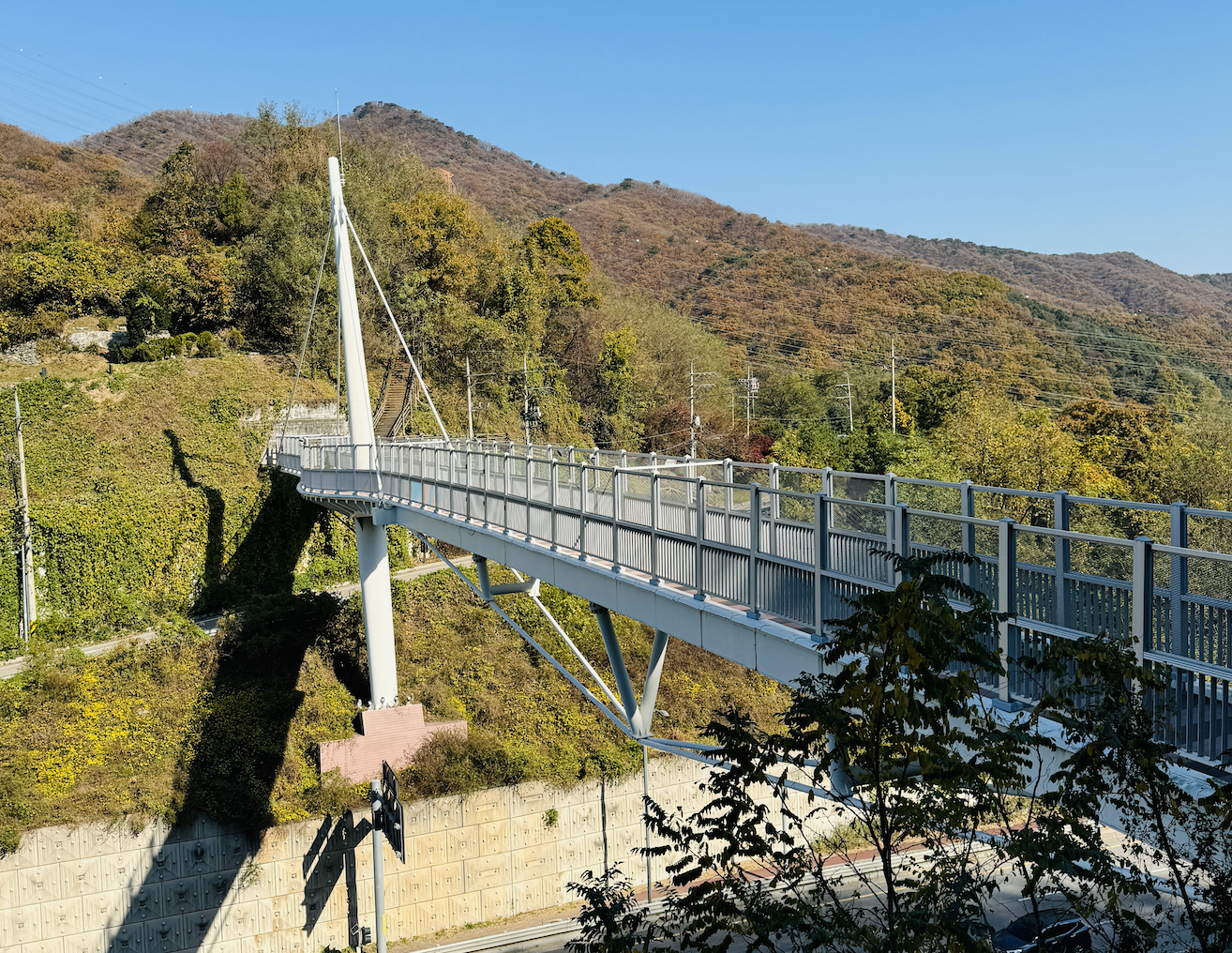 청계산과 광교산을 잇는 하오고개 육교