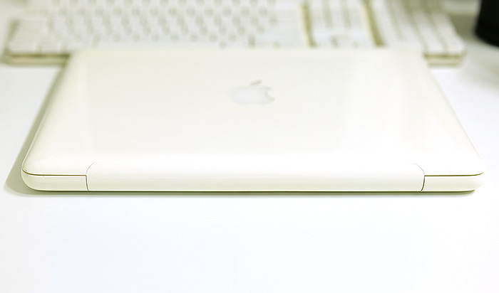 2010-맥북-힌지-파손