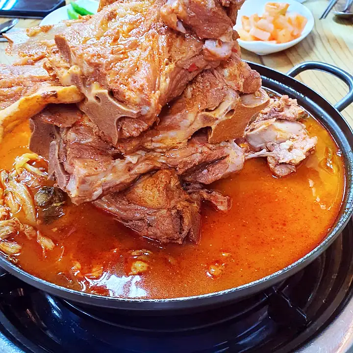 생방송오늘저녁 평택 소사벌 뼈다귀 감자탕 끝판왕 산더미 뼈탑 전골 맛집 추천