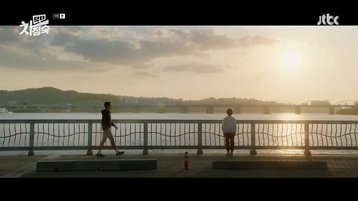 다리-위에서-한강을-바라보는-차정숙