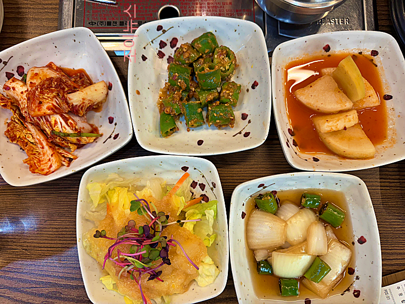 청석한우 점심특선 기본상차림