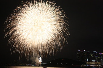 여름밤을 수놓는 2025 만석거 새빛축제