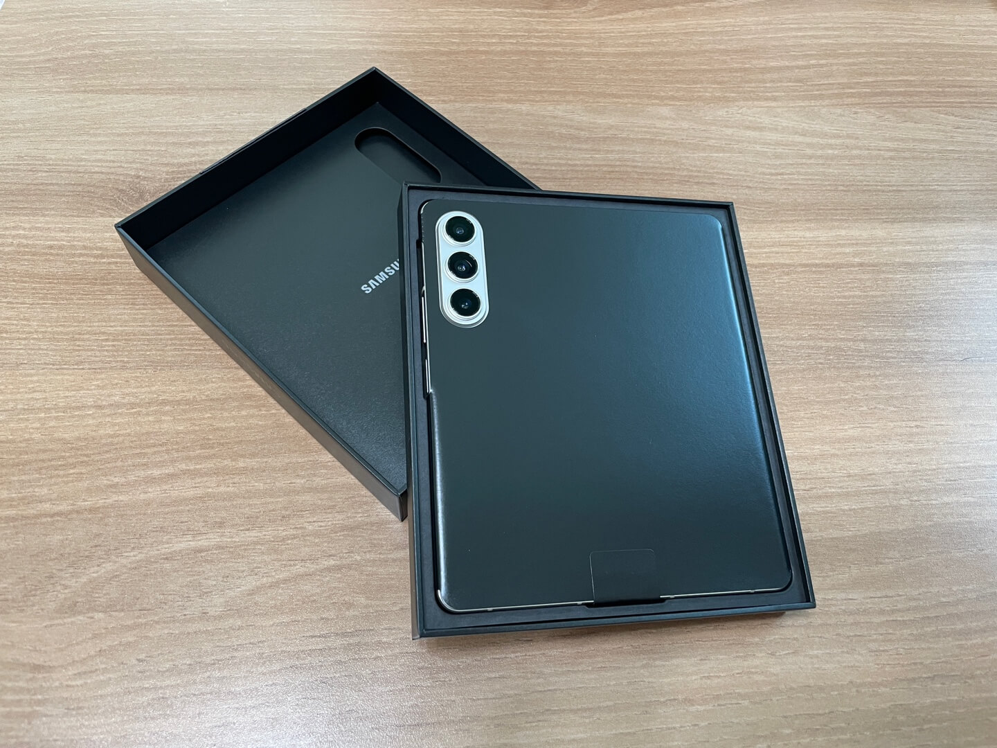 갤럭시 지폴드5 크림 언박싱 스펙 및 가격 정보