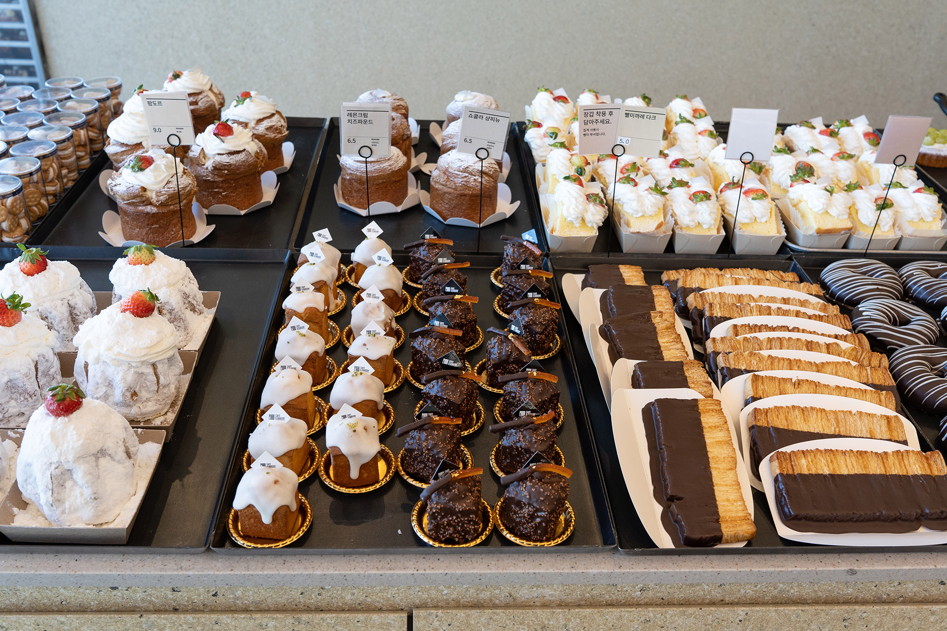 부산 영도 피아크 카페 앤 베이커리.