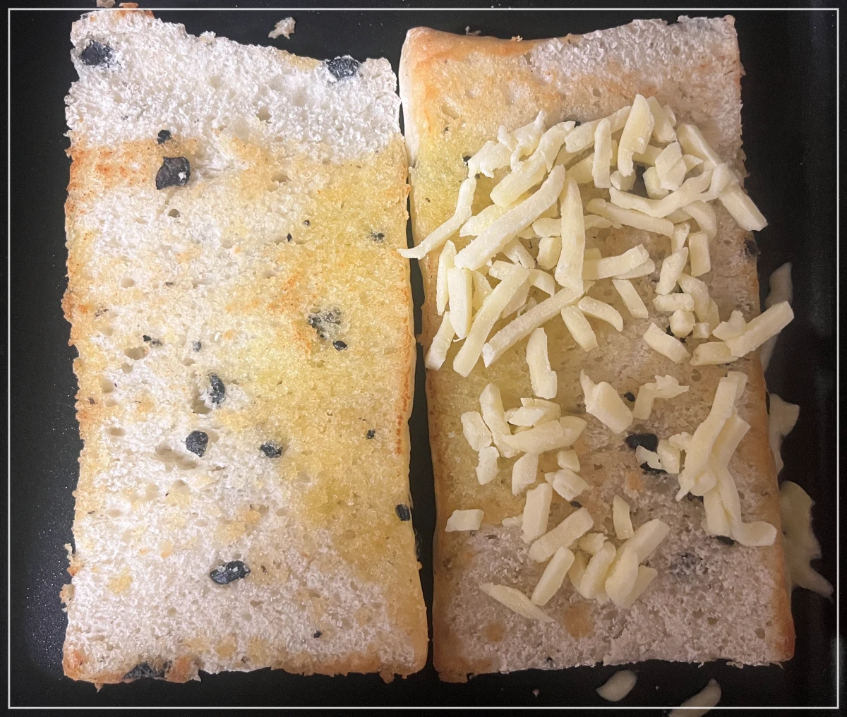 노브랜드-올리브-치아바타-모짜렐라-넣기