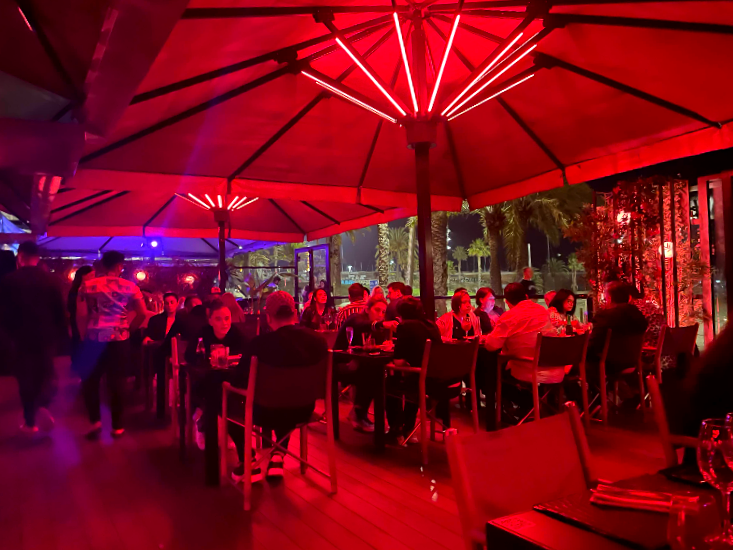 바르셀로네타 해변 번화가