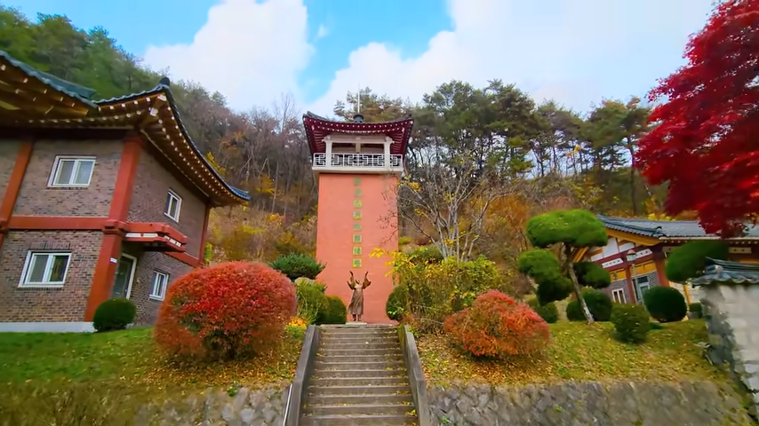 예수 성상과 가을 하늘