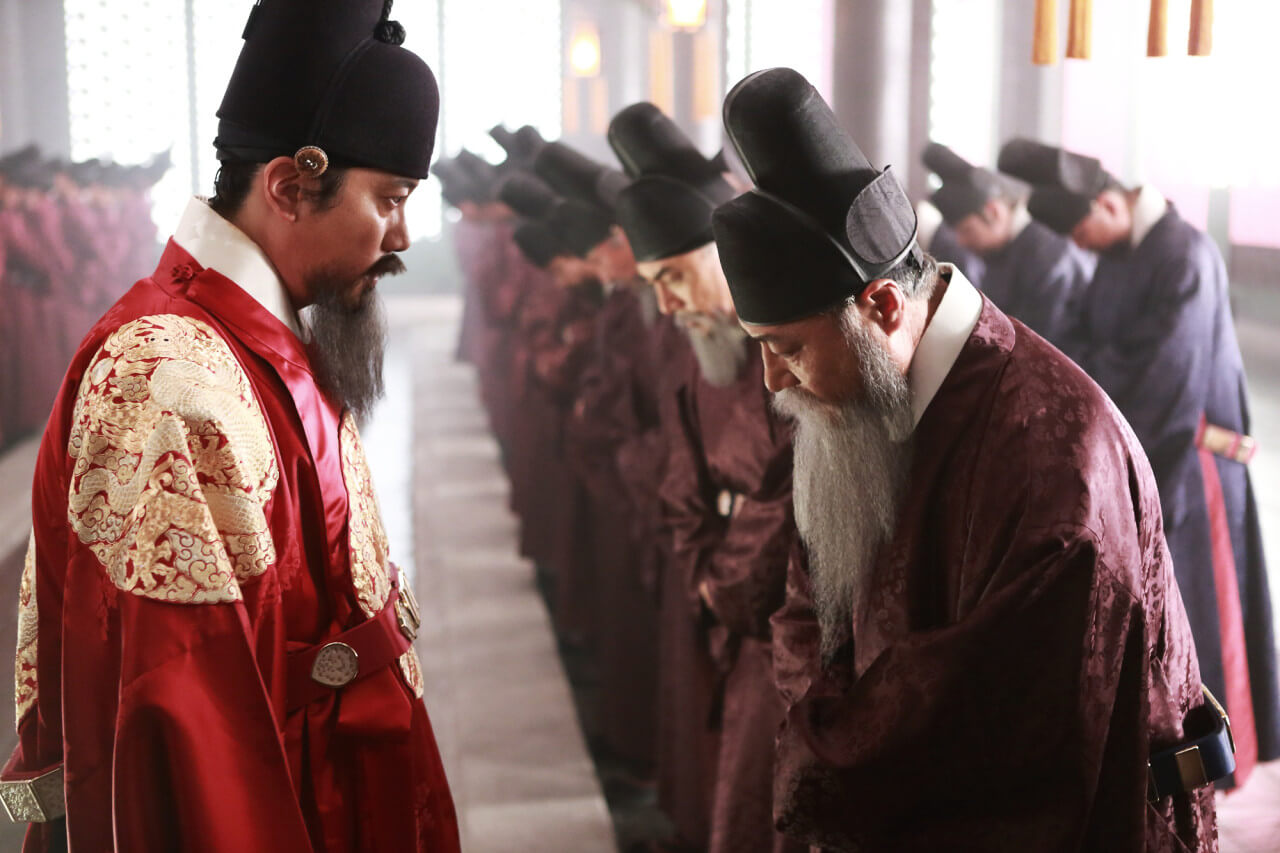 중종과 영의정이 조정에서 대립하고 있는 모습