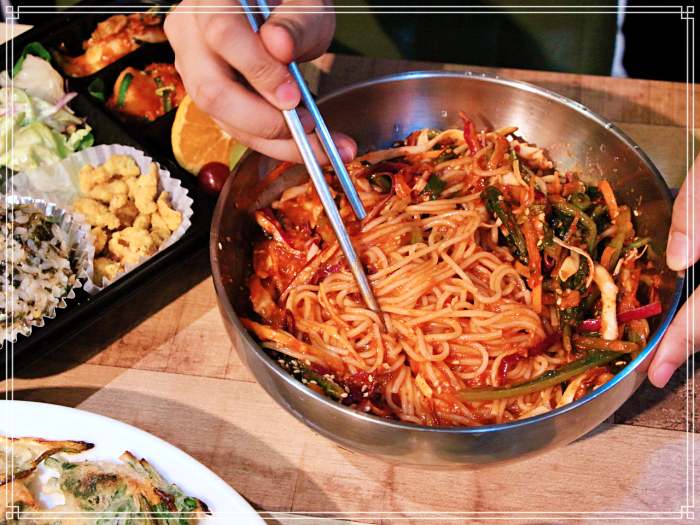 생방송 오늘저녁 1913 광주 송정역 시장 70년 전통 자가 제면과 30년 음식 경력 사장님, 잔치국수, 골뱅이비빔국수 맛집