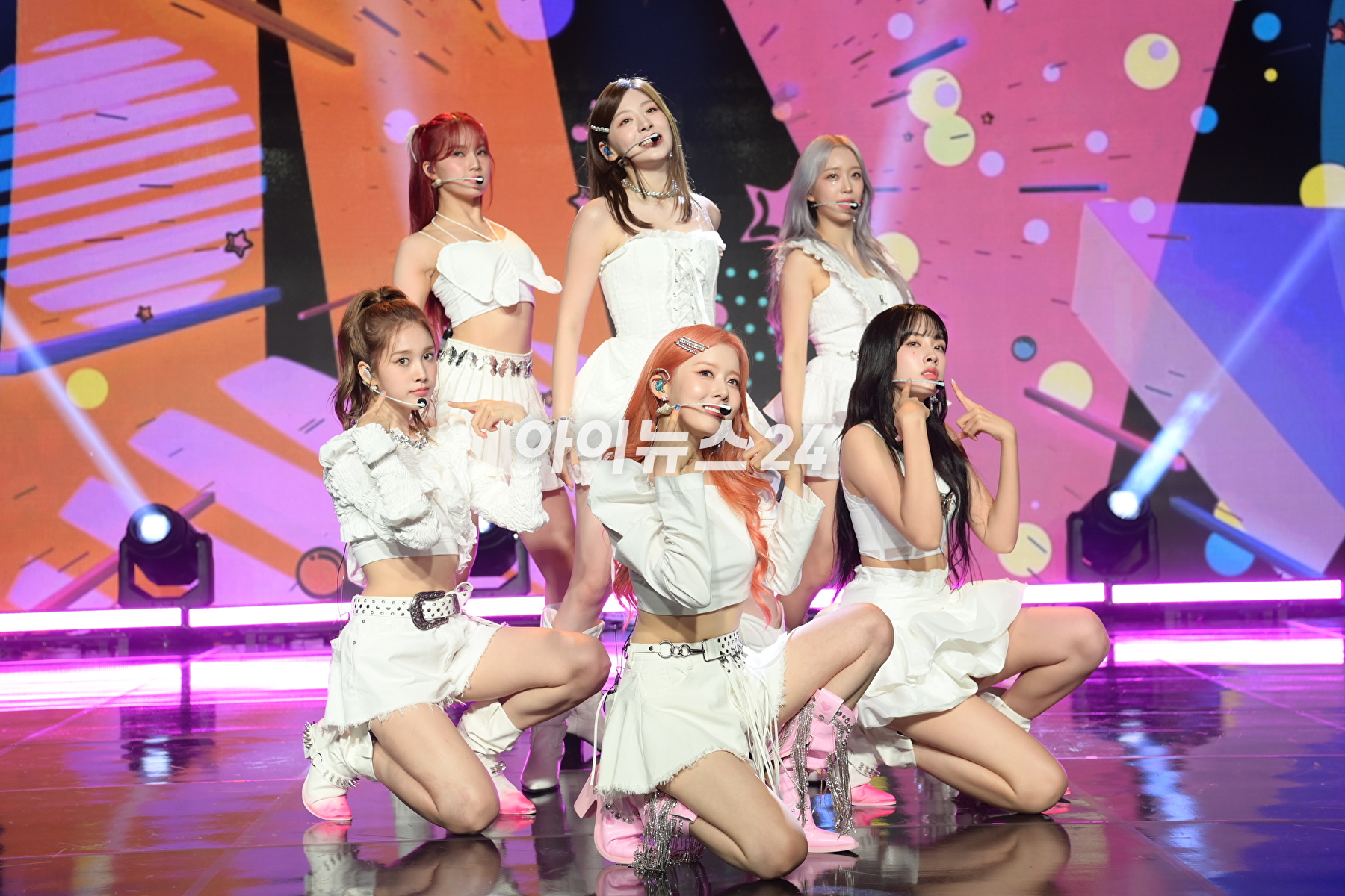 그룹 스테이씨가 16일 오후 서울 강남구 청담동 일지아트홀에서 진행된 스테이씨(STAYC) 세 번째 미니 앨범 '틴프레시(TEENFRESH)' 발매 기념 쇼케이스에 참석하고 있다. [사진=정소희 기자]