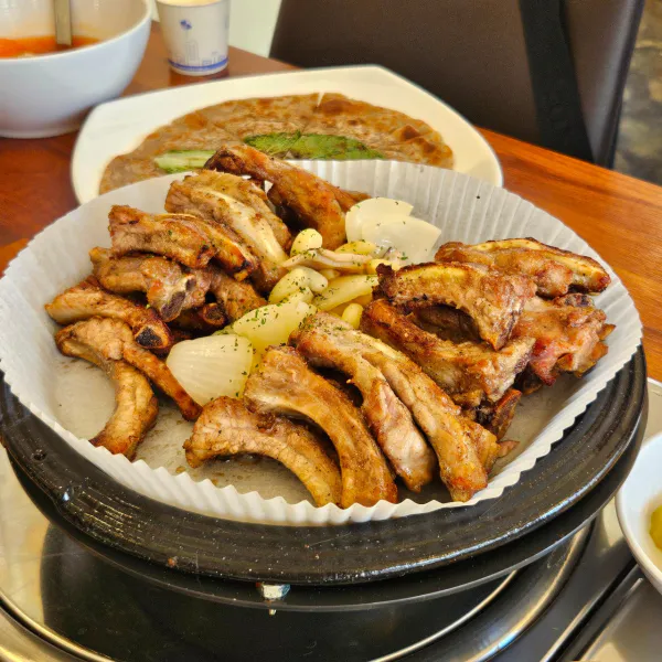 생생정보 대결 맛 대 맛 얼큰 등갈비 전골 vs 반반 등갈비구이