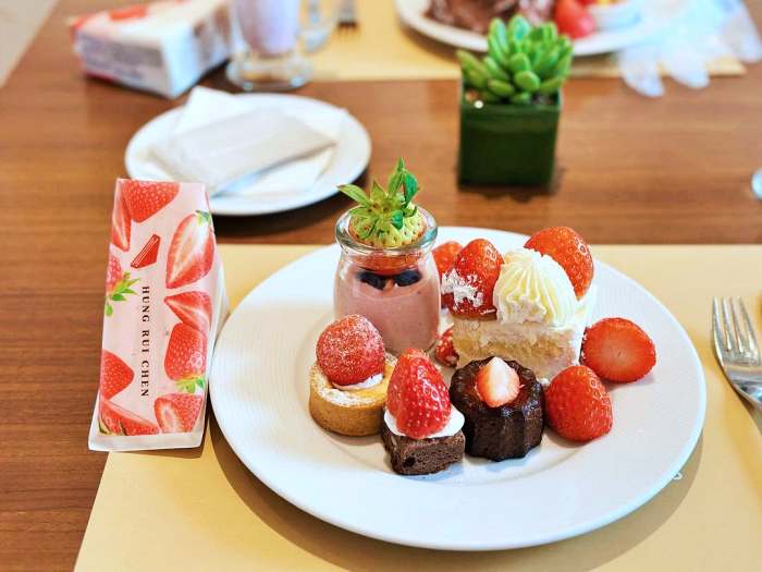 생방송투데이 용산 신용산 딸기 디저트 뷔페 맛집