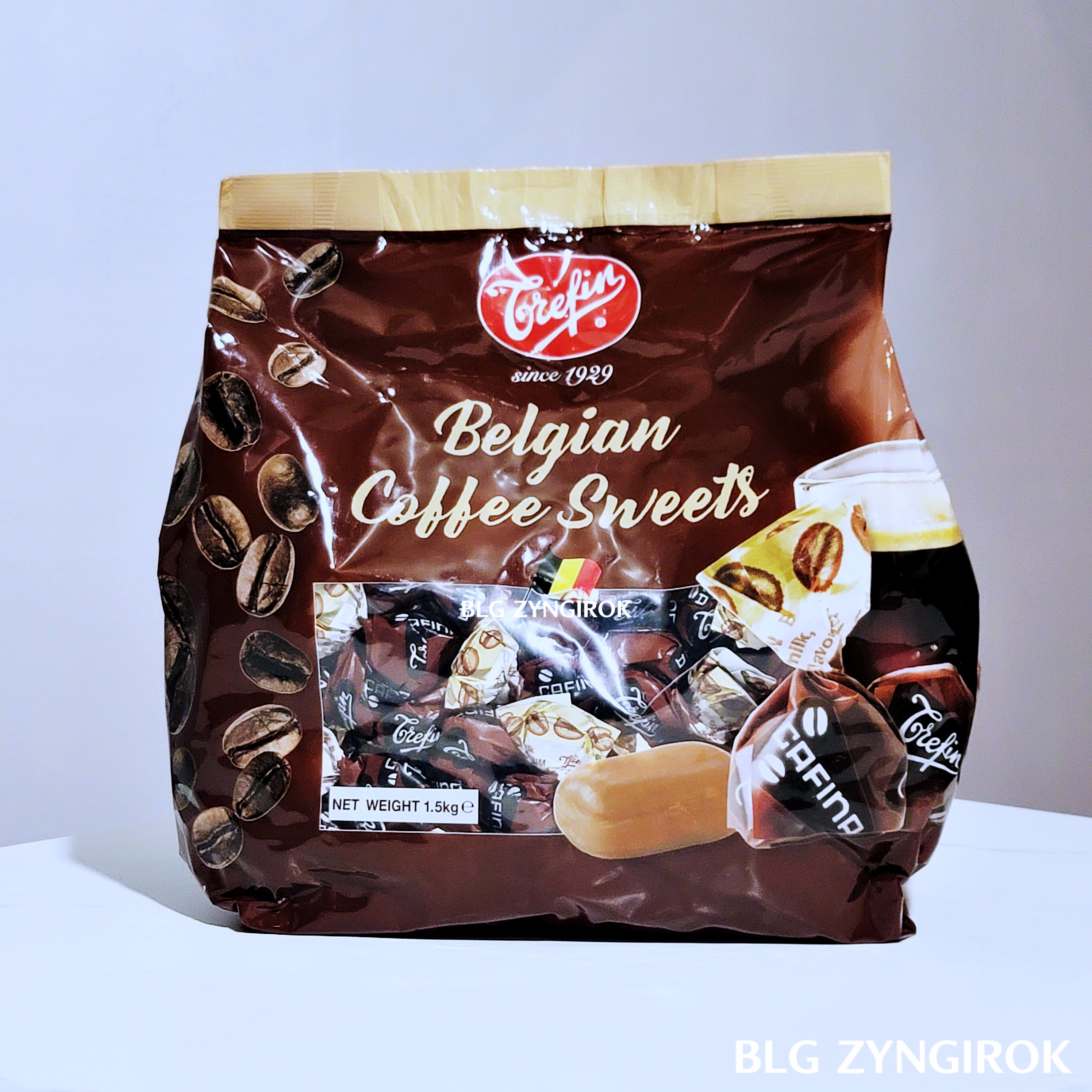 벨기에 트레핀 커피사탕 한봉지가 테이블 위에 놓여있다.